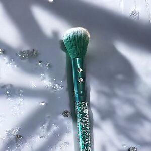SLMISSGLAM P40 Emerald Green Glitter Rhinestone Round Blusher Brush NWOB